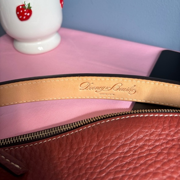 Dooney & Bourke Tan Pebbled Leather Large Hobo Bag with Gold Accents Like New - Picture 5 of 10